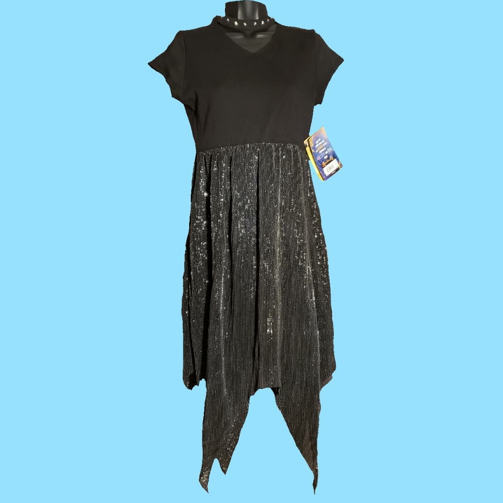 D-Signed Disney Descendants 2 Dress Size L